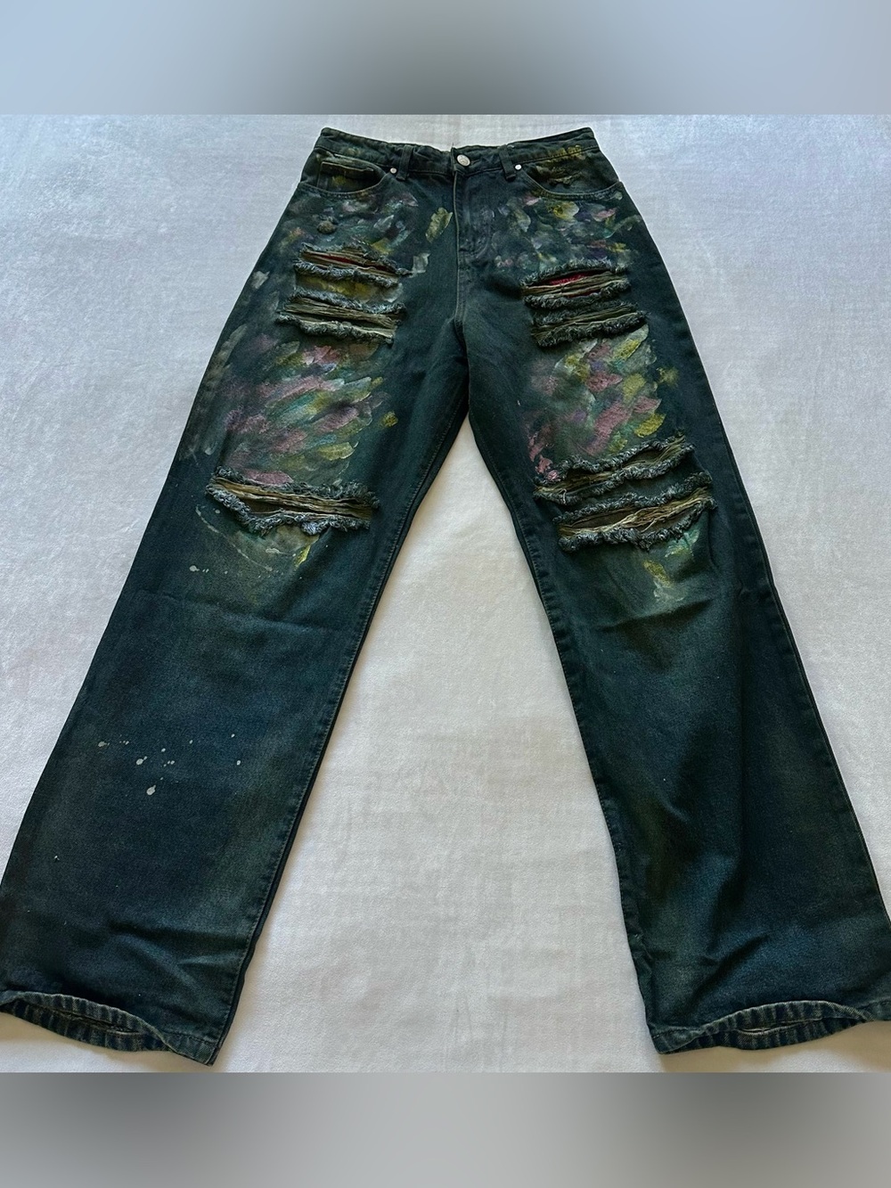 basketcase indigo denim w colorful paint accents & distressing / size 30
